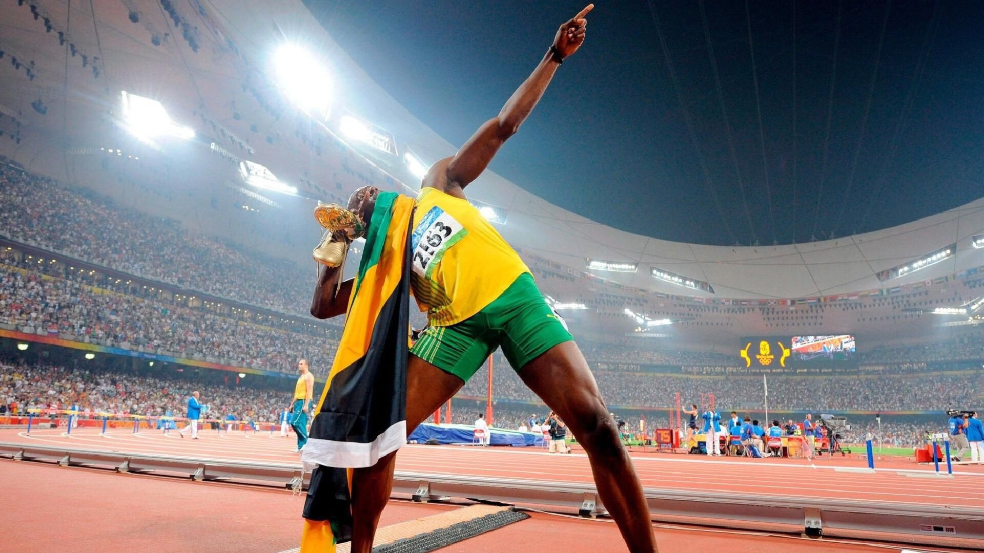 跳水细节精准中立代表队A得分稳定，跳水队打分